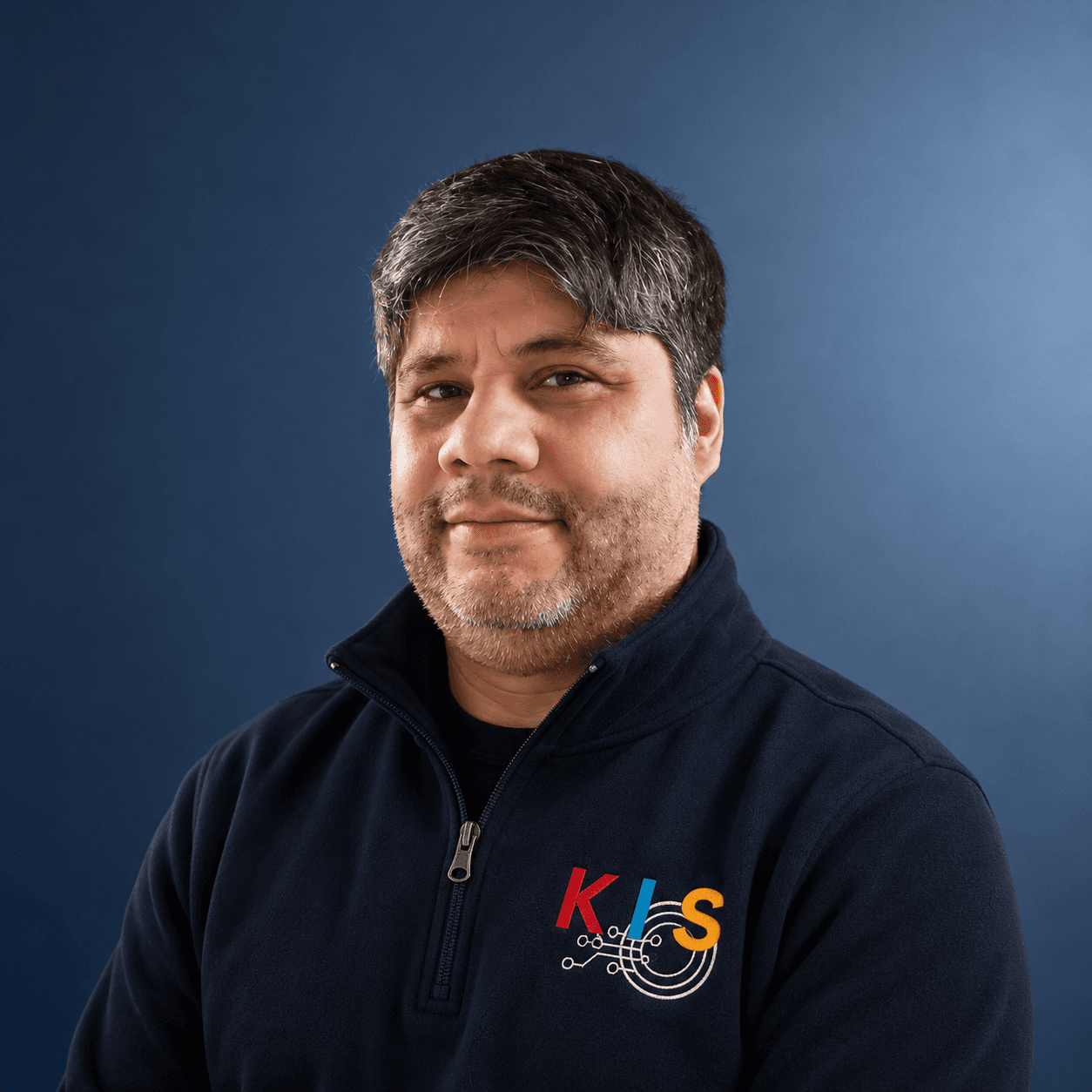Roberto Cerda, Co-fundador de KIS